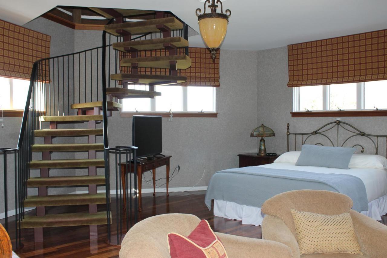 Twin Pine Manor